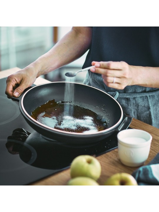 Emile Henry Tart Tatin Delight 32,5cm/ 2,65l, melns (indukcijai)