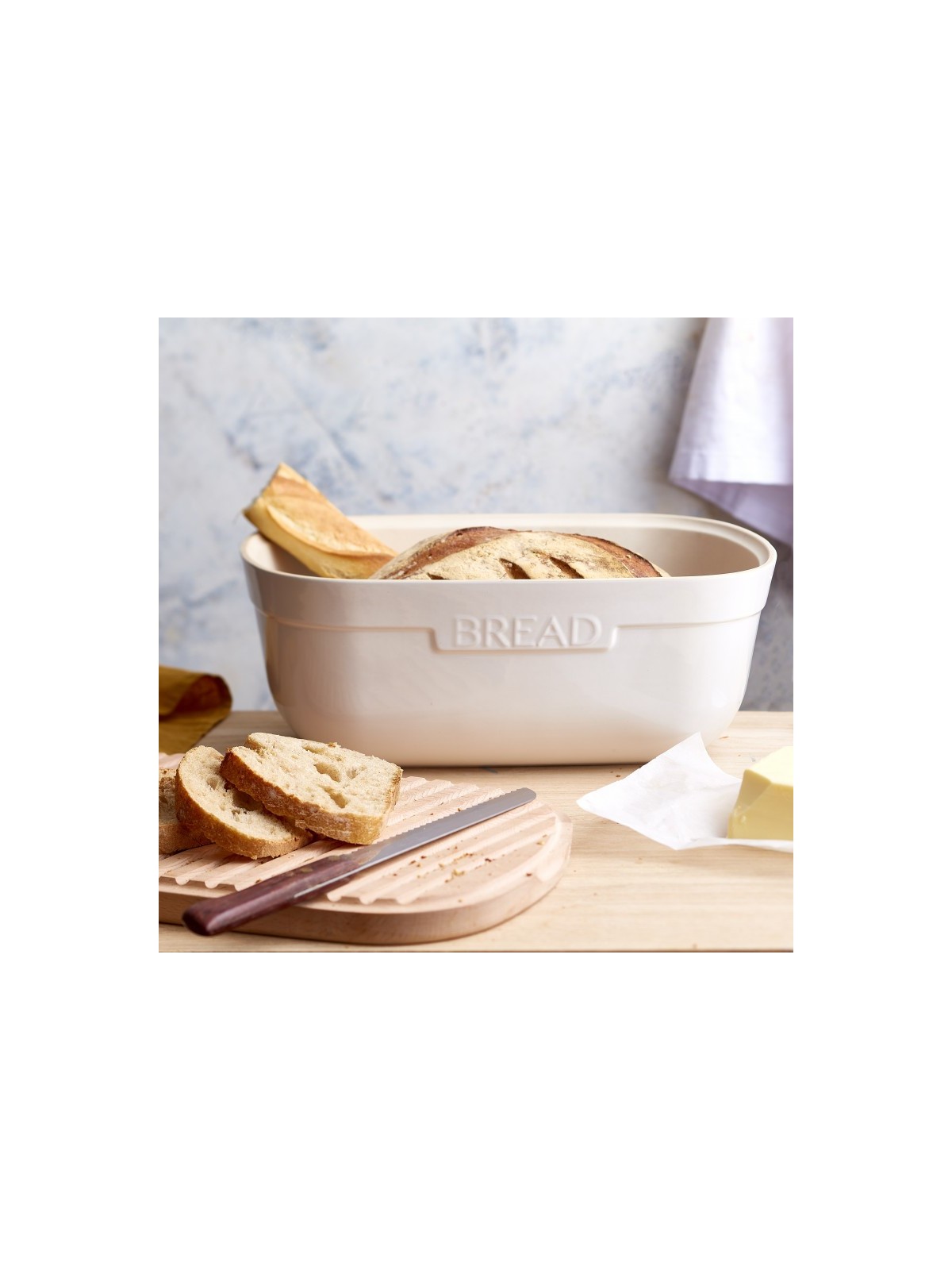 Emile Henry Bread Box 39.5x16x15 cm/6.5 l With Cutting Board