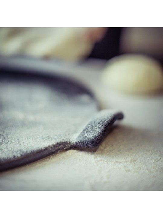 Emile Henry Smooth Pizza Stone 37 cm