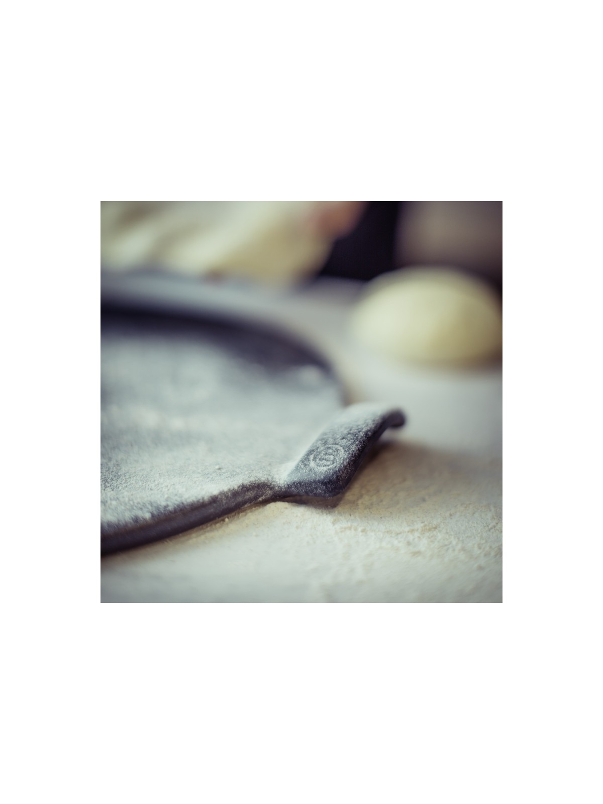 Emile Henry Smooth Pizza Stone 37 cm