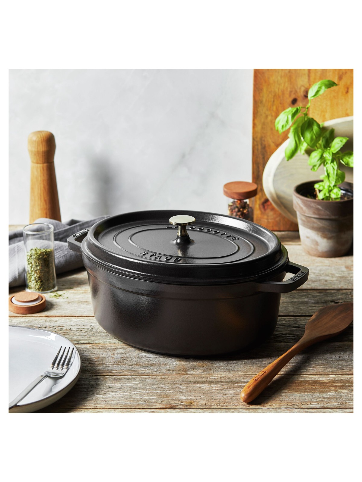 STAUB Cocotte Oval 37cm/8.0l, Cast Iron Black matte