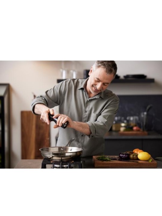 By Tareq Taylor Ellen Frying pan