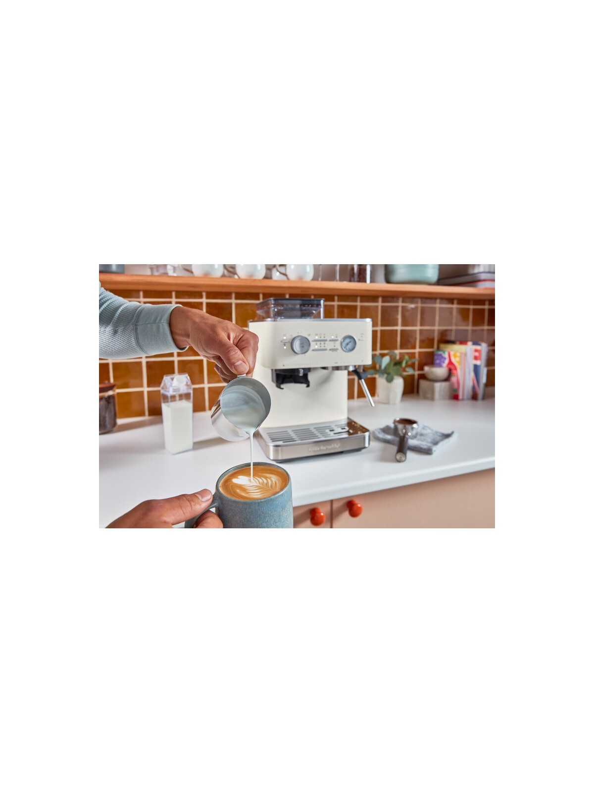 KitchenAid Полуавтоматическая эспрессо-машина с жерновой кофемолкой