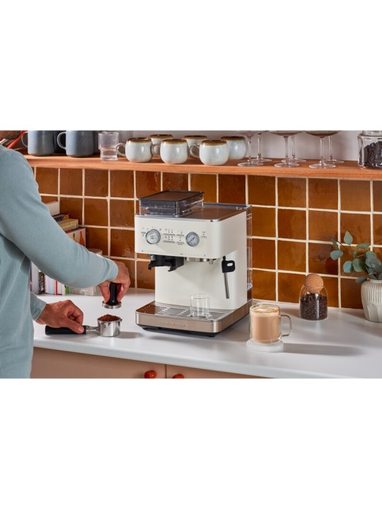 KitchenAid pusautomātisks espresso automāts ar kafijas dzirnaviņām