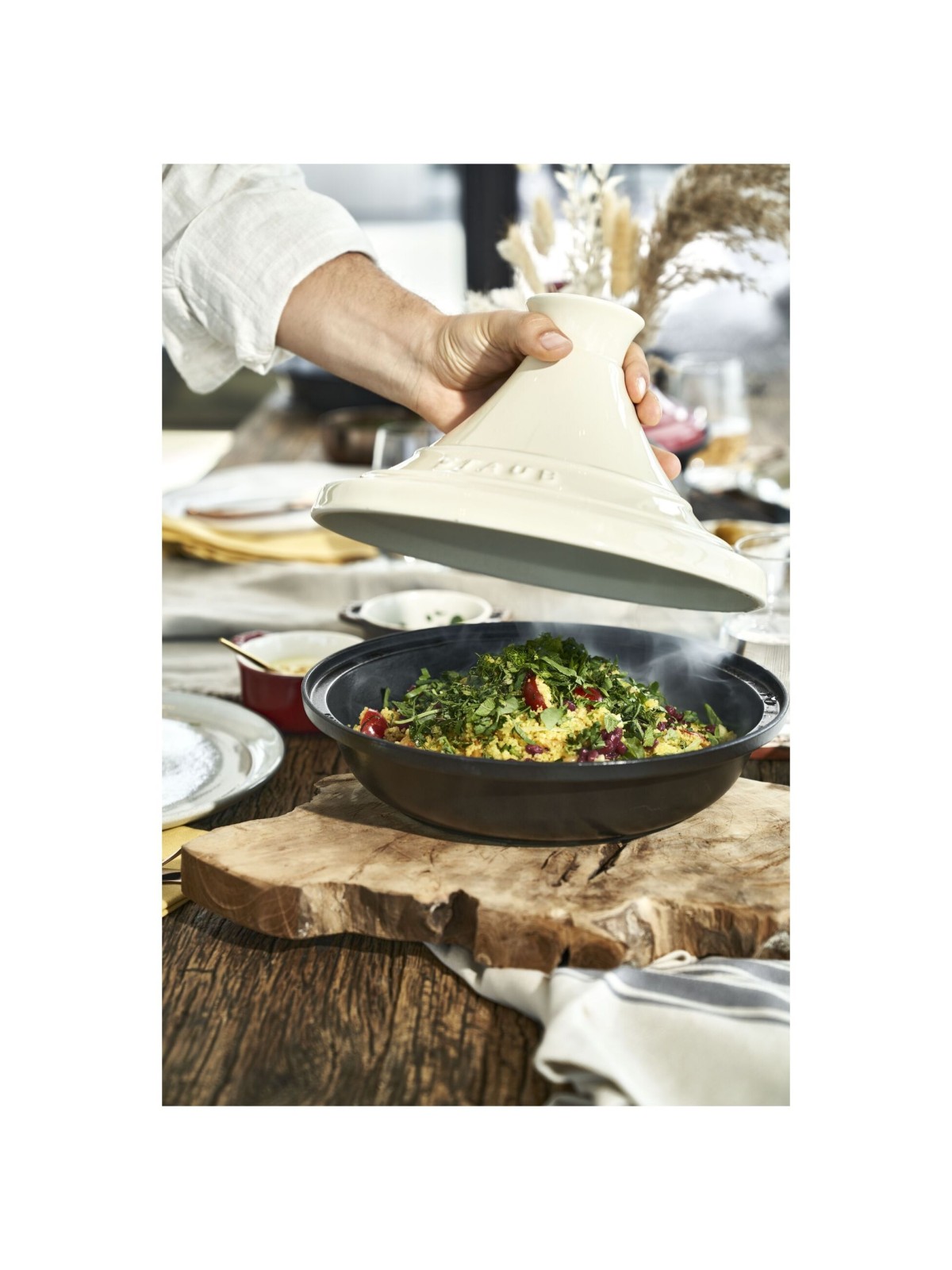 Staub Tajine malm 28 cm/ 2 l, must/ kreem