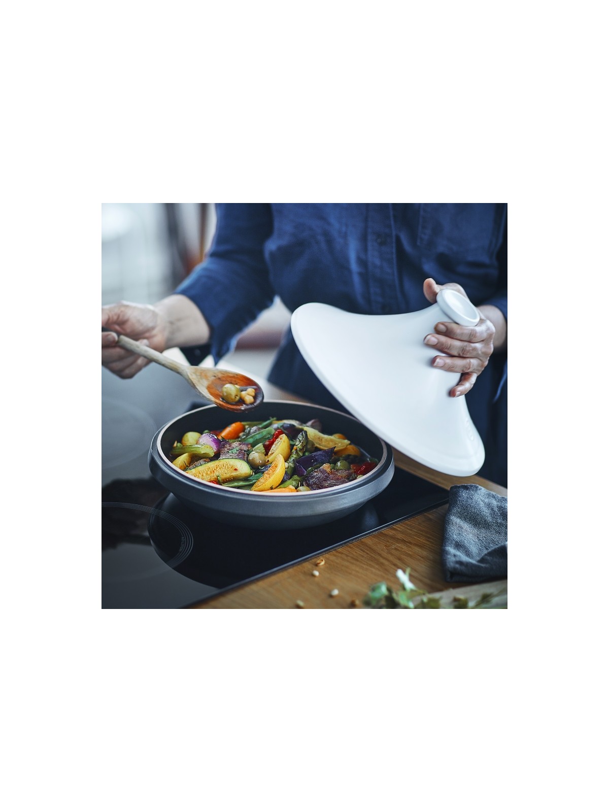 Emile Henry tajine Delight, must/valge