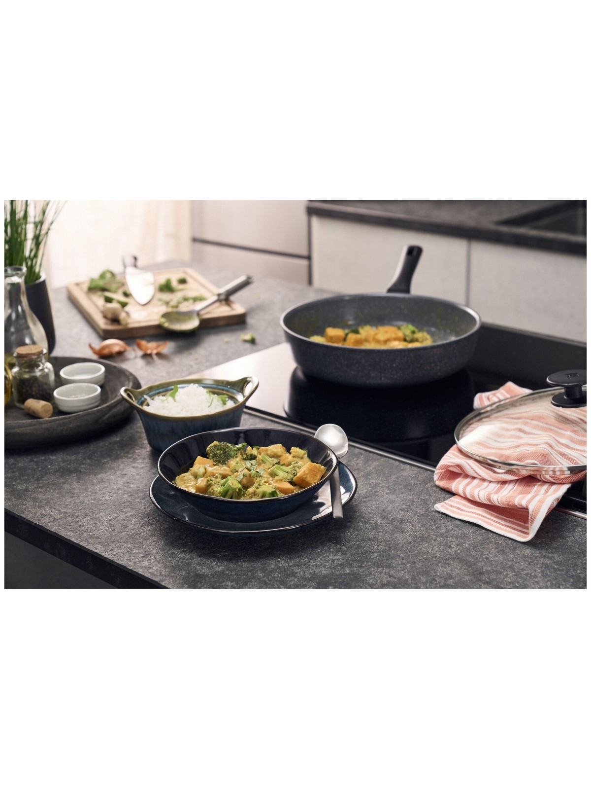 ZWILLING praepann klaaskaanega Terreno Plus – 28 cm alumiinium keraamilise mittenakkuva kattega