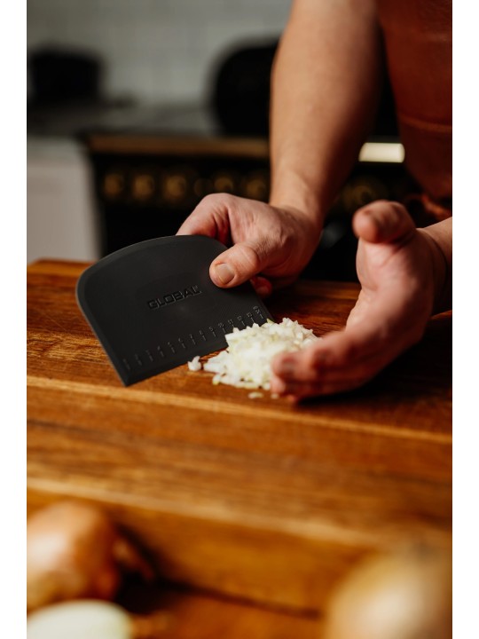 Global skrāpis – elastīgs plastmasas skrāpis mīklai un konditorejas dēļiem 15 cm