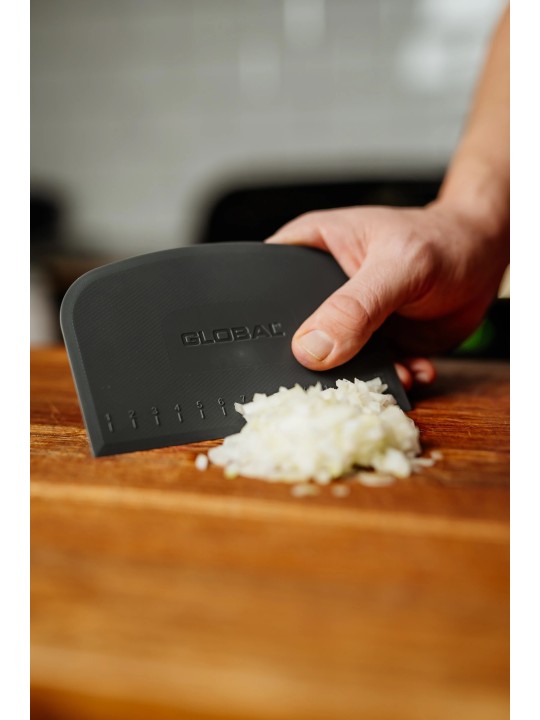 Global skrāpis – elastīgs plastmasas skrāpis mīklai un konditorejas dēļiem 15 cm