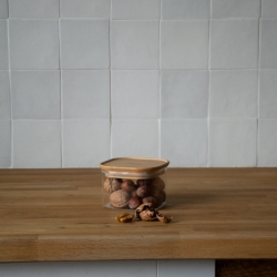 Pebbly neliönmuotoinen lasipurkki bambukannella