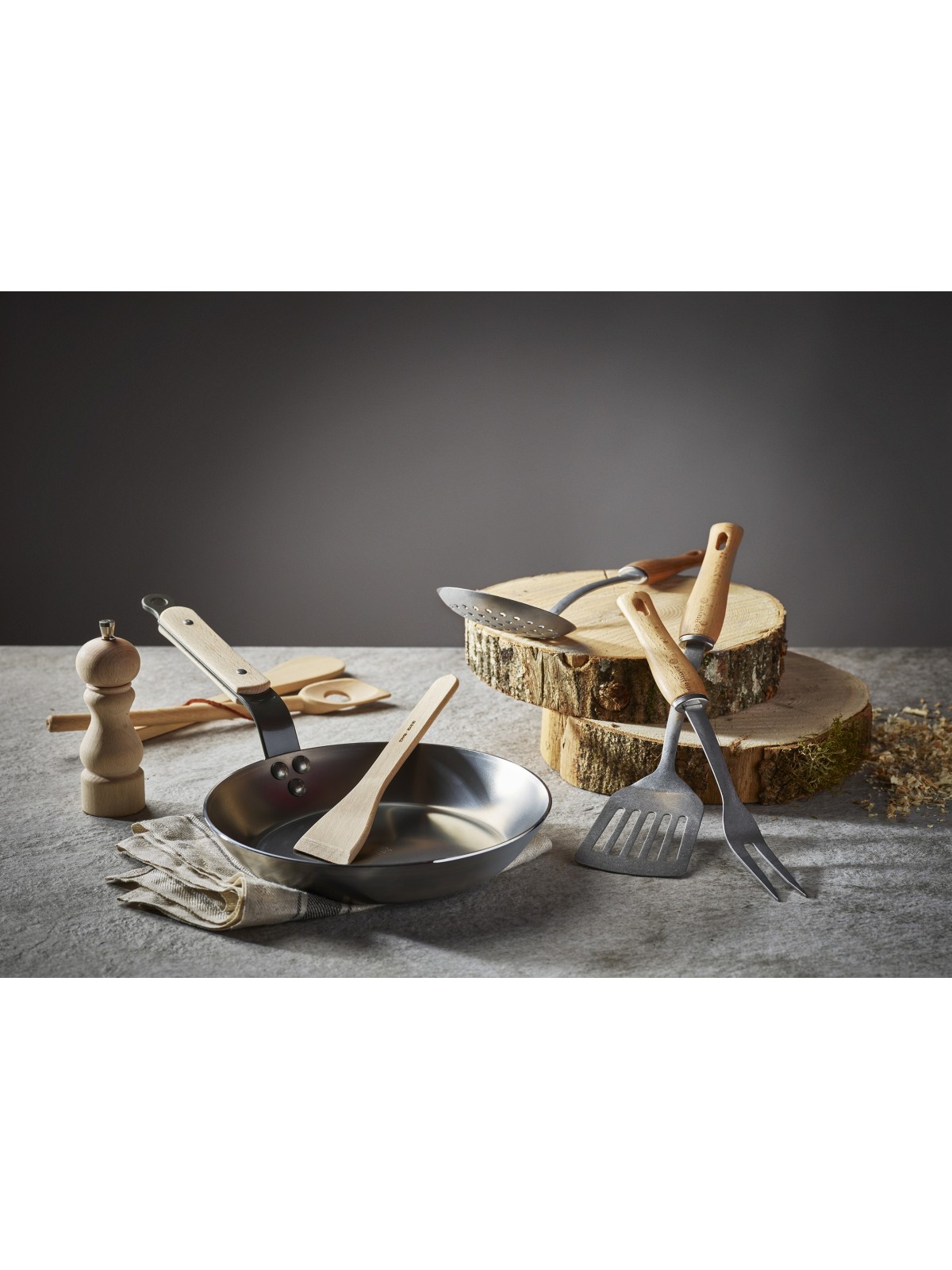 de Buyer B Bois Iron Frying Pan Mineral B, wooden handle