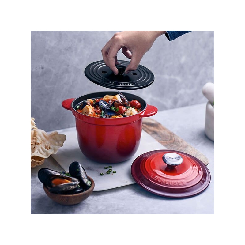 https://homedecor.eu/9794-thickbox_default/le-creuset-cast-iron-cocotte-every-with-inner-stoneware-lid-18-cm2-l-rice-pot.jpg
