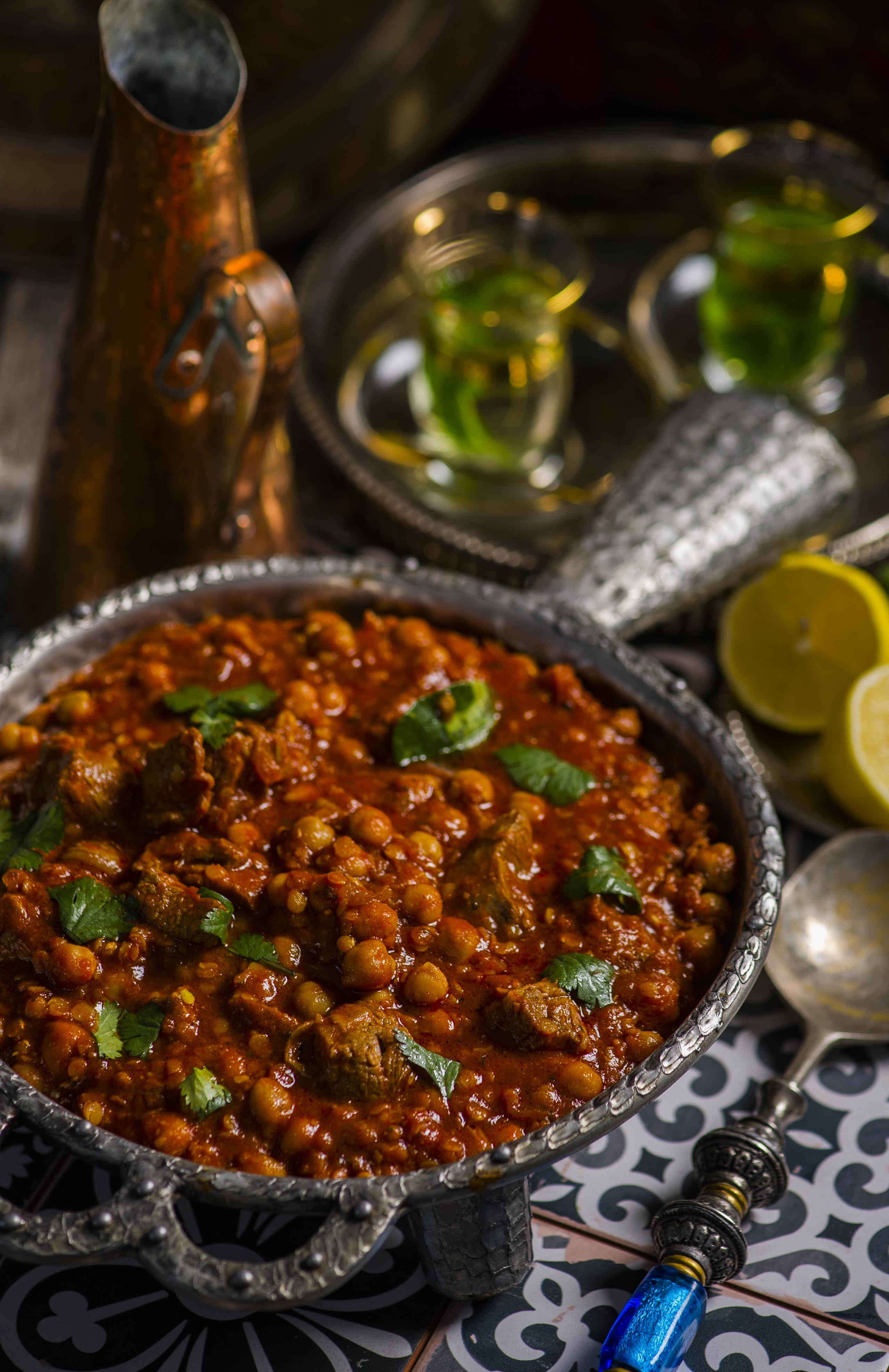 Harira ehk vürtsikas lambaliha-kikerherne hautis/supp