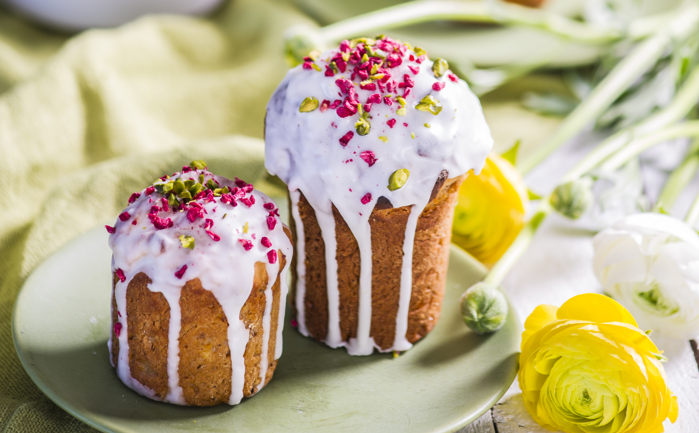 Tassis küpsetatud mini-kulitšid