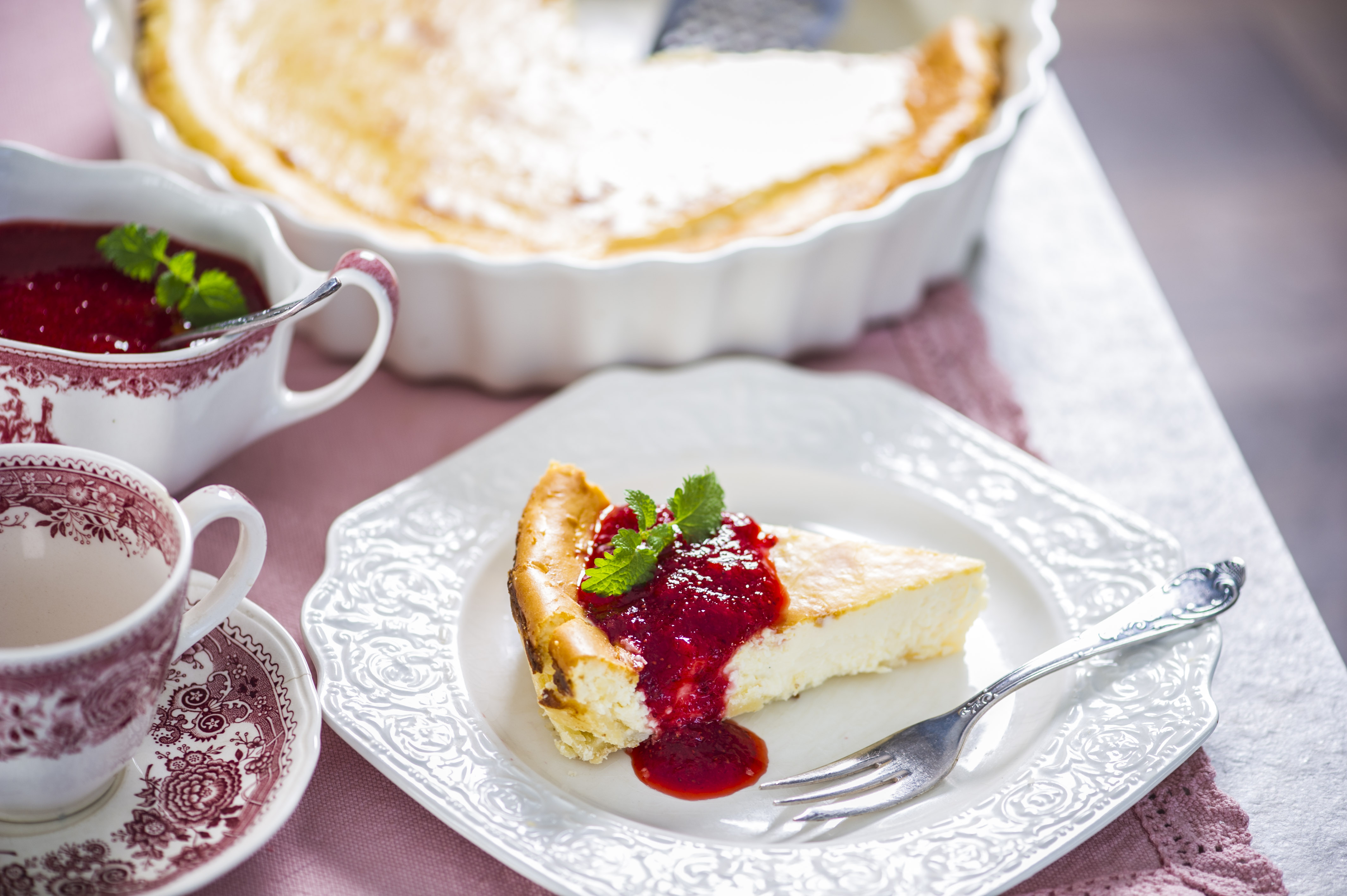 Mahlane toorjuustukook maasikakastmega